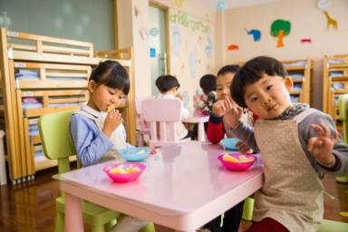 boy-chair-children-1001914