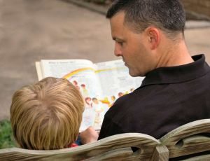 838455_daddy_reading_-_behind