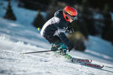 man-doing-ice-skiing-on-snow-field-in-shallow-focus-848618