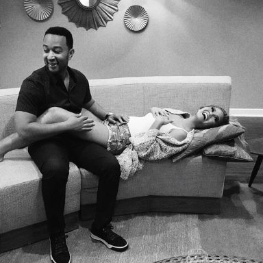 1444694634_chrissy-teigen-john-legend-zoom