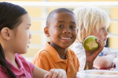 kids eating lunch at school