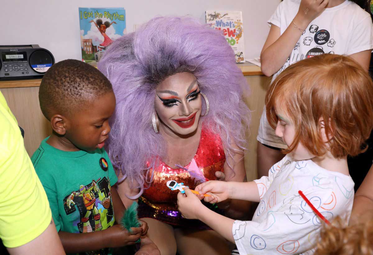 New York Public Librarys Drag Queen Story Hour Attracts Protests New