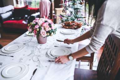 woman-preparing-christmas-table-6270