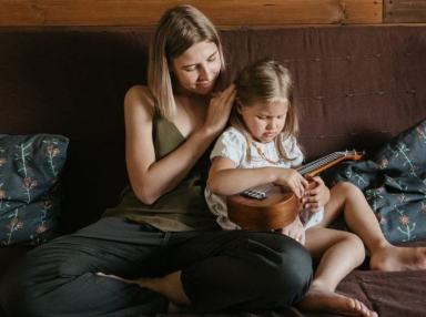 mother-and-child-2805396-800×1200