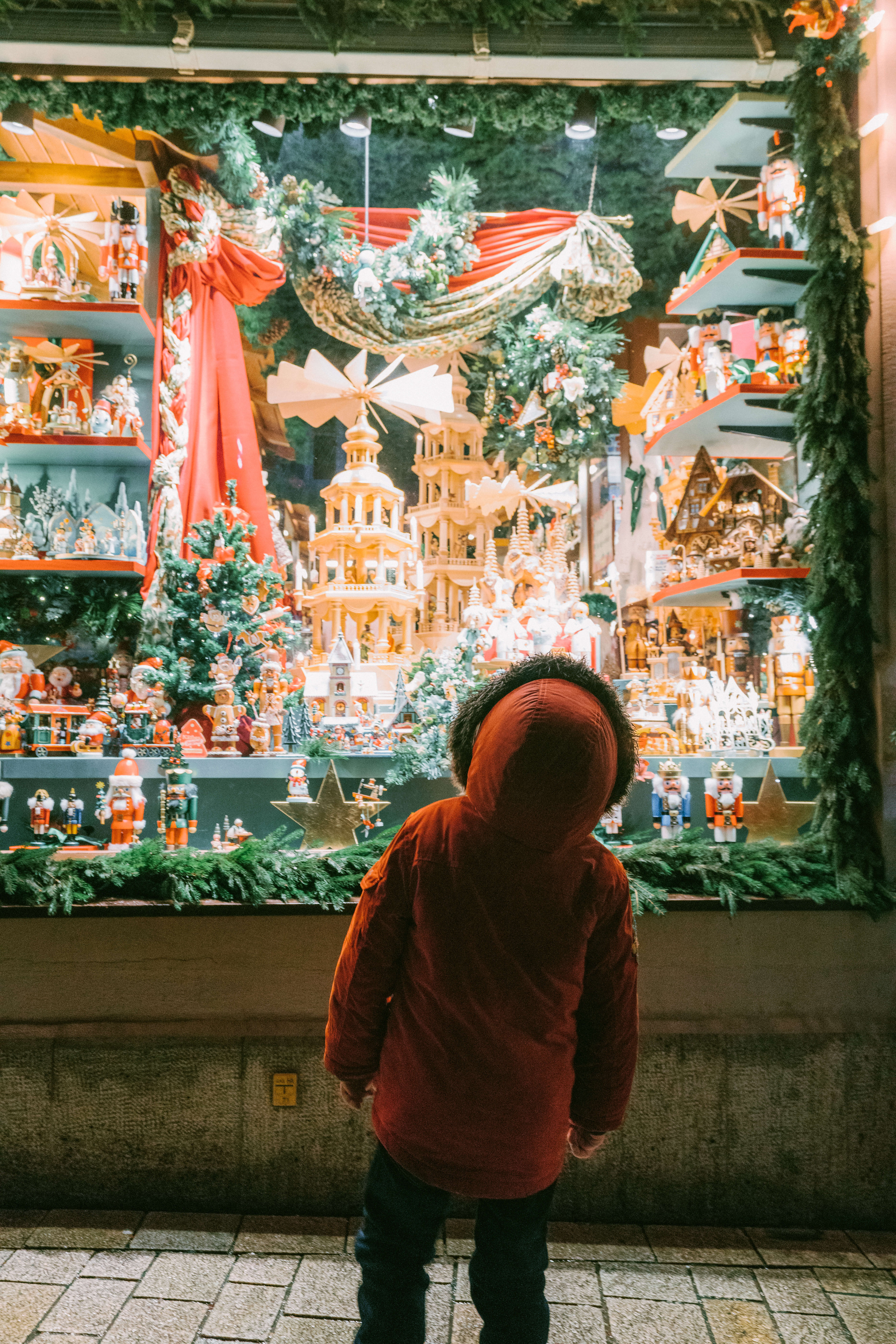 The Prettiest Holiday Window Displays in New York City This Year
