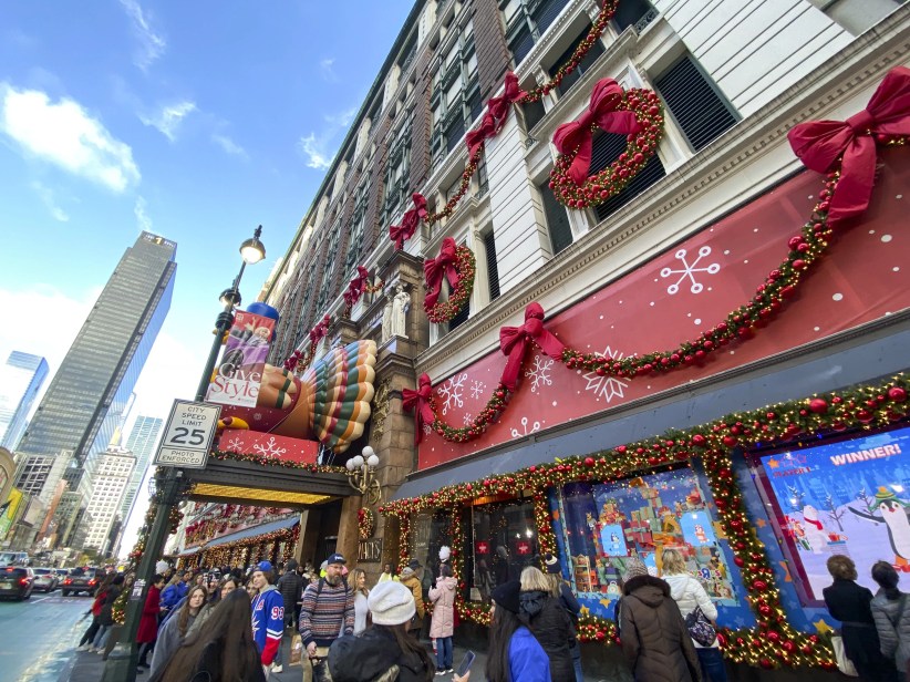 macys holiday window display