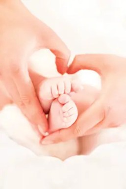 Baby-Feet-Heart