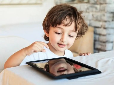 Child-and-Tablet