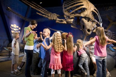 USA, Utah, Lehi, teacher with children (4-9) at museum