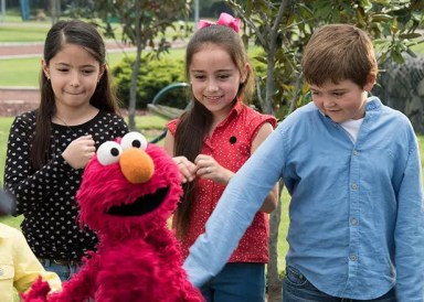 Sesame-Amigos-Elmo-and-Kids