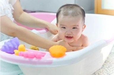 baby-bath-time