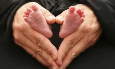 baby-feet-heart-hands