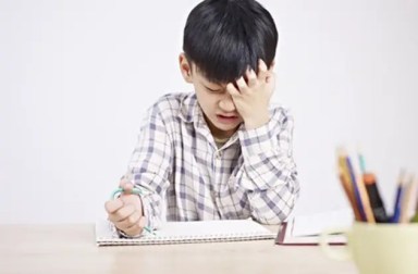 boy-frustrated-by-school