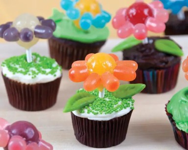 candy-flower-cupcakes-almost-too-cute-to-eat