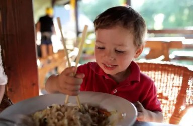 child-eating-wth-chopsticks