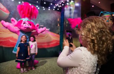 dreamworks-trolls-the-experience-meet-poppy