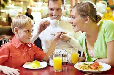 family-dining-in-restaurant