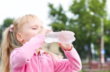 girl-drinking-water