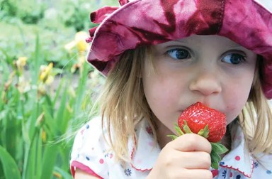 girl-eating-strawberry