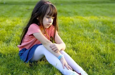 girl-sitting-on-grass