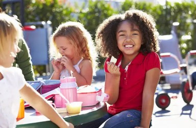 girls-eating-school-lunch-outside