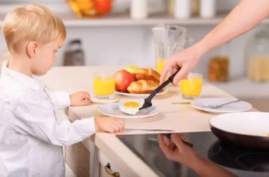 kid-eating-fried-egg