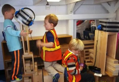 kids-building-classroom