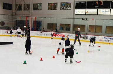 kids-learning-ice-hockey-northwell-healht-ice-center