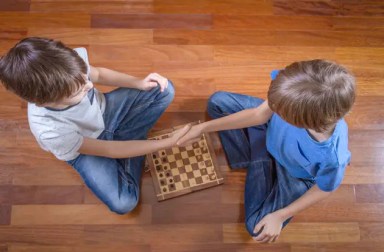 kids-shaking-hands-during-chess