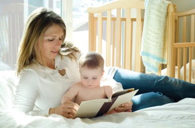 mom-and-baby-reading