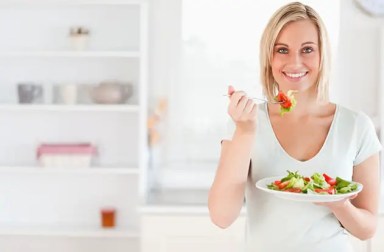 mom-eating-salad