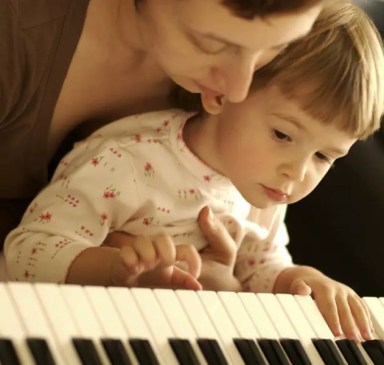 mother-and-child-playing-piano