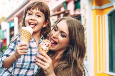 mother-daughter-eating-ice-cream