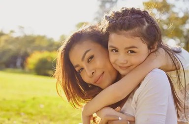 mother-daughter-outside