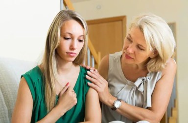 mother-teen-daughter-talking