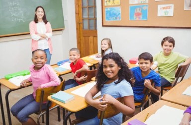 teacher-in-classroom-with-students