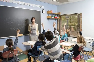 teacher-with-students-in-classroom