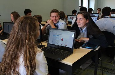 teenagers-on-computers-in-schol