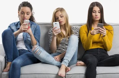 three-teen-girls-on-phones