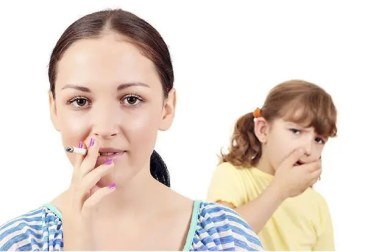 woman-smoking-child-coughing