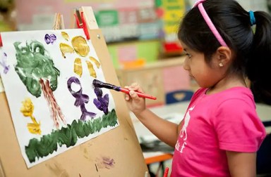 young-girl-painting