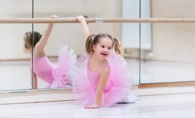 Little ballerina at ballet class